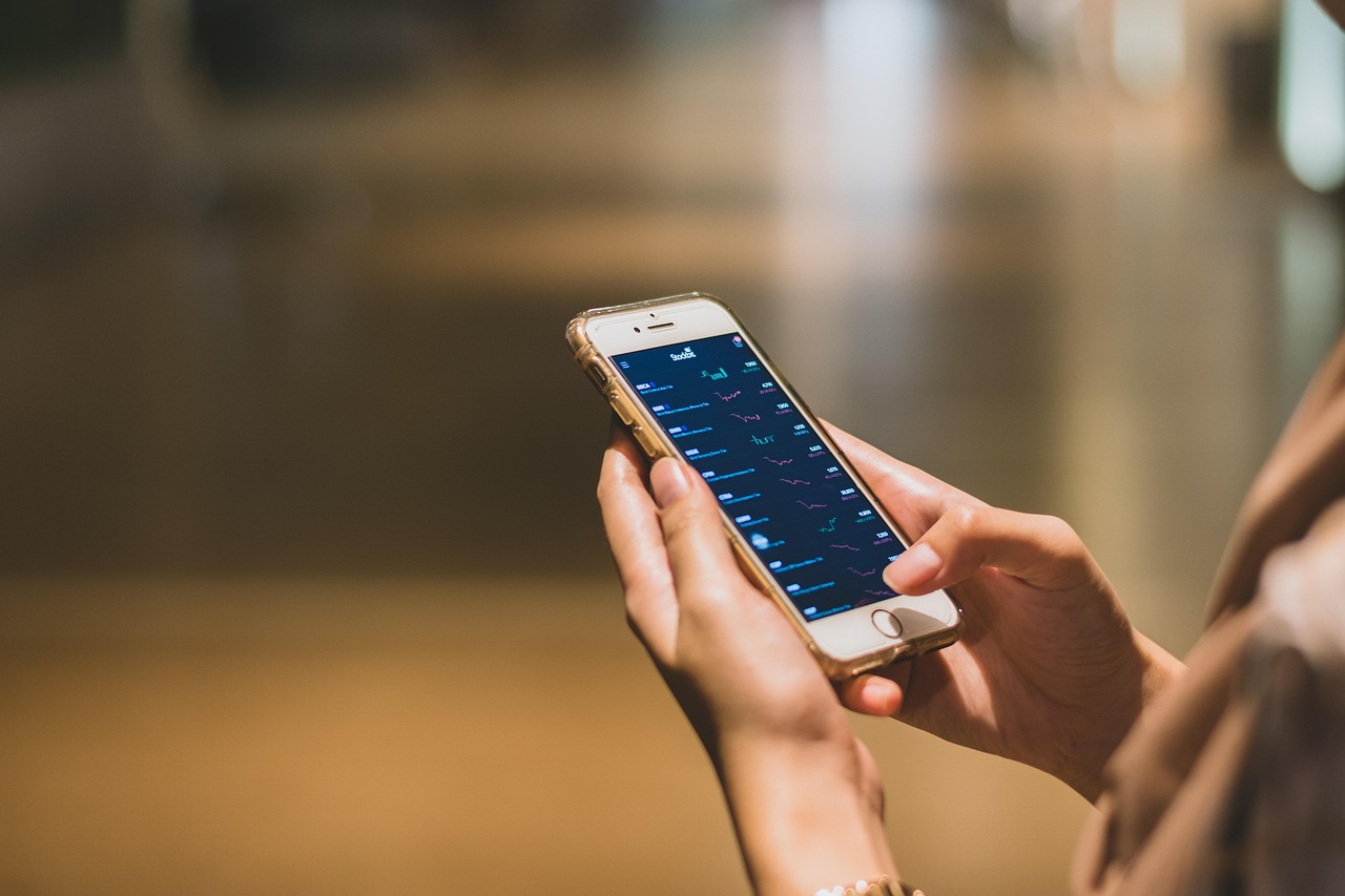 Visitor using an event app on a mobile phone